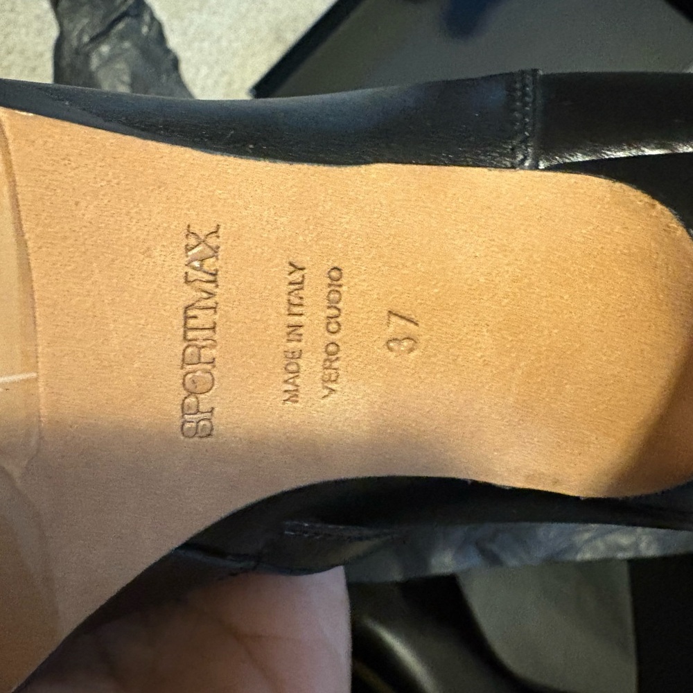 Sports Max Viale Boots. Size 37 US Size 7. 100% Leather. New In Box. MSRP $945 - Picture 6 of 10